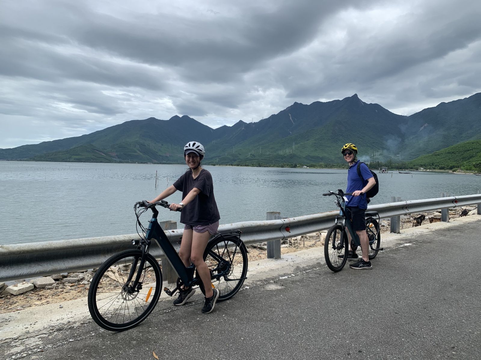 Cycling Trip Hue to Hoi An 1 Day